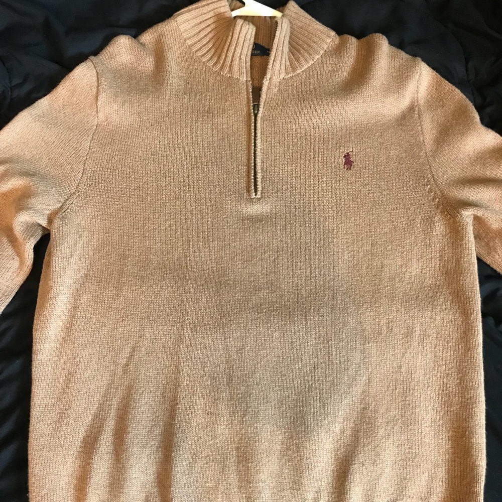Medium size polo Ralph Lauren sweater.